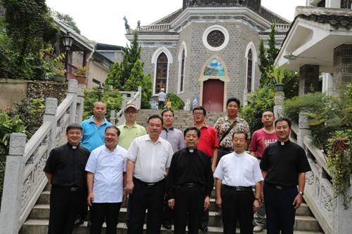 房兴耀主教率团到贵州进行民主办教调研