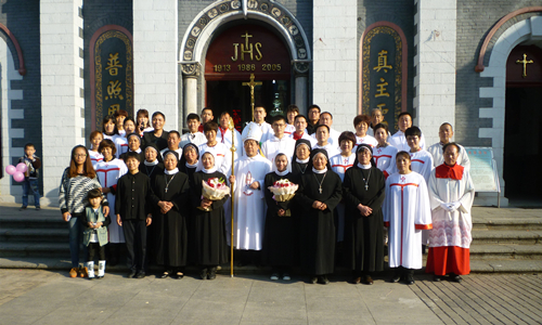 房兴耀主教为教区神爱会保守生举行入初学仪式