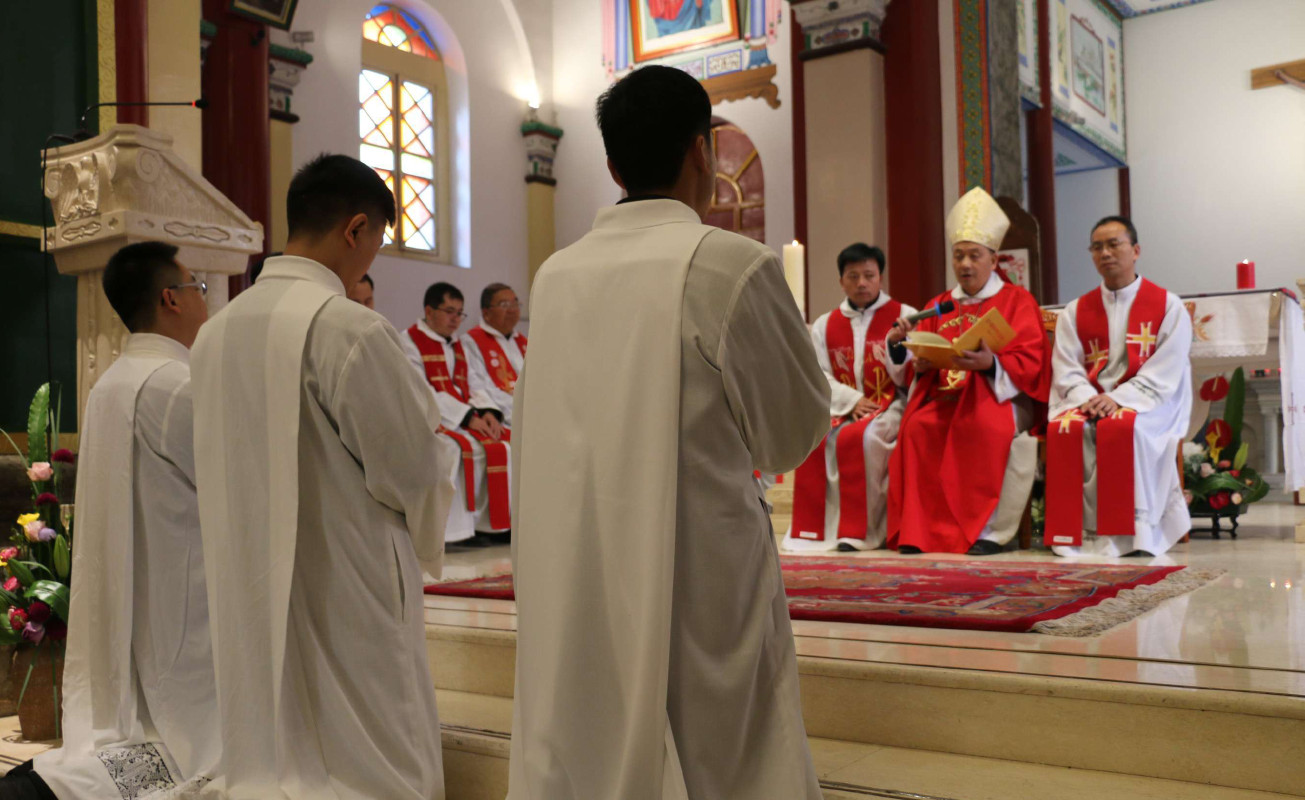 西安教区祝圣三位执事 - 中国天主教