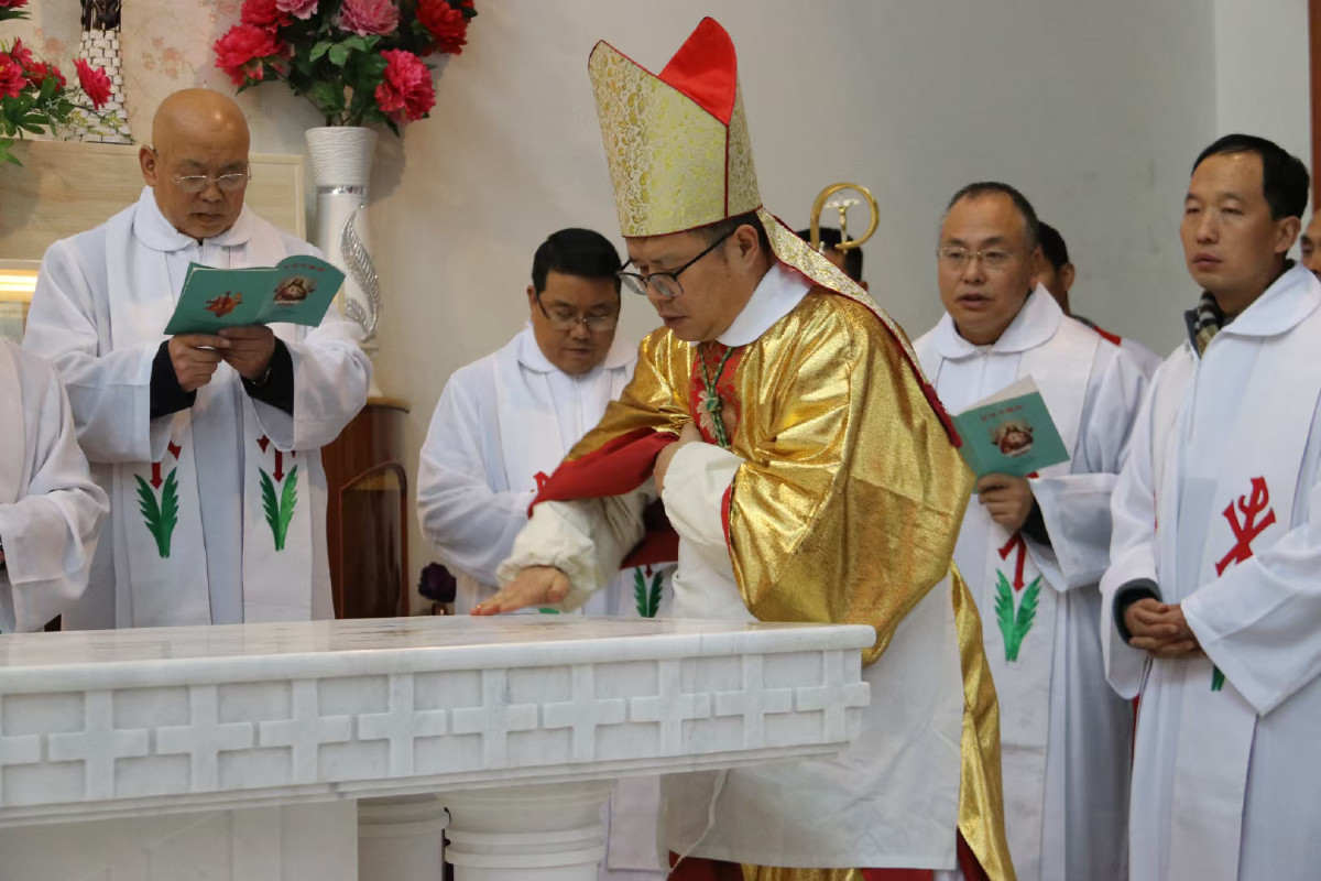 周至教区响桥会举行祝圣祭台典礼 - 中国天主教
