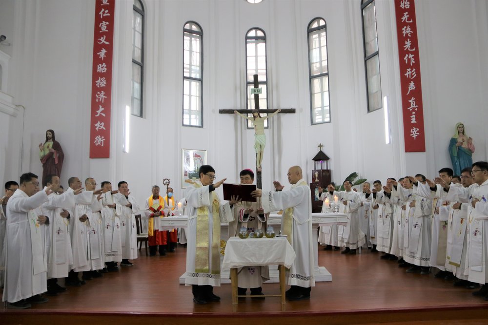 内蒙古呼和浩特教区举行2023年祝圣圣油弥撒 - 中国天主教