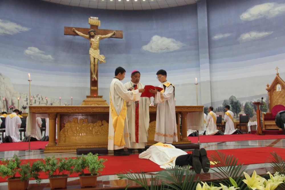 甘肃兰州教区举行张国路执事晋铎典礼 - 中国天主教