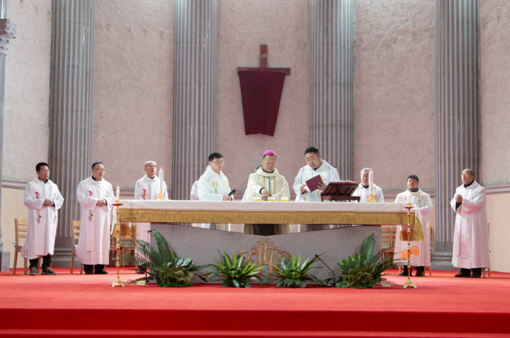 河北承德教区祝圣圣油弥撒在主教座堂举行 - 中国天主教