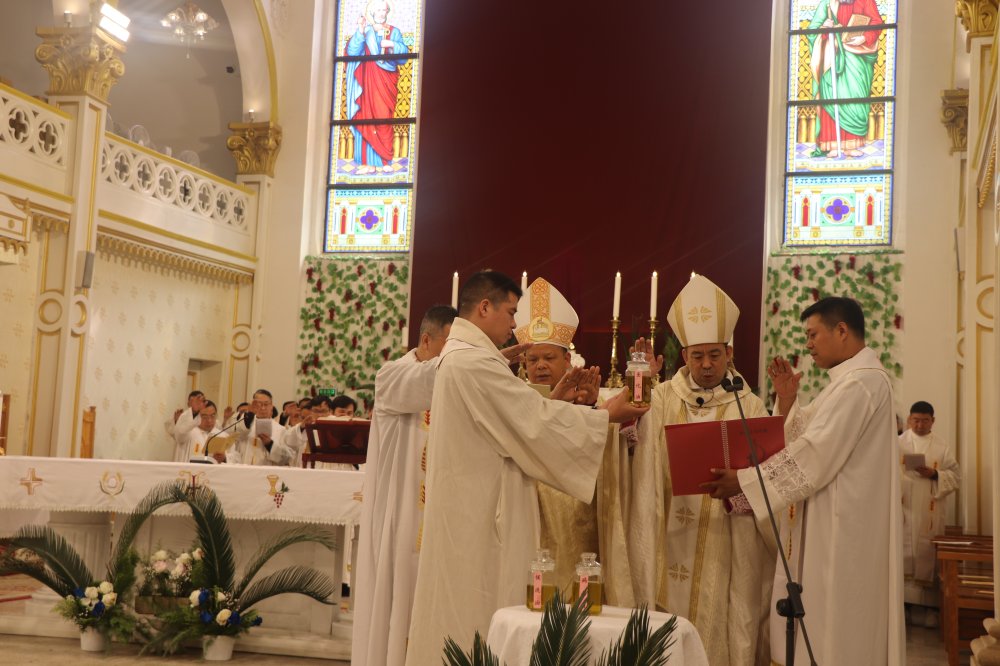 天主教江西教区举行圣油弥撒暨庆祝司铎日